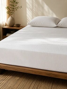 EARTHBOUND White Fitted Sheet - Smooth Cotton Percale